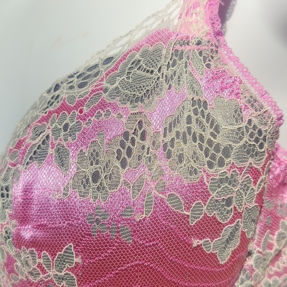 Victoria's Secret Pretty And Pink Lacey Bra 32d - Picture 5 of 9